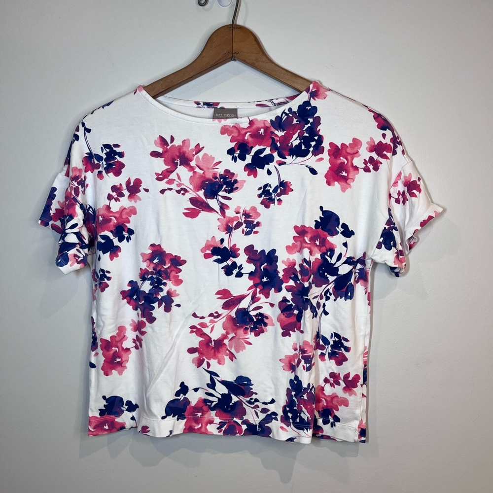 Chicos, woman’s floral short sleeve tea size 0, good condition